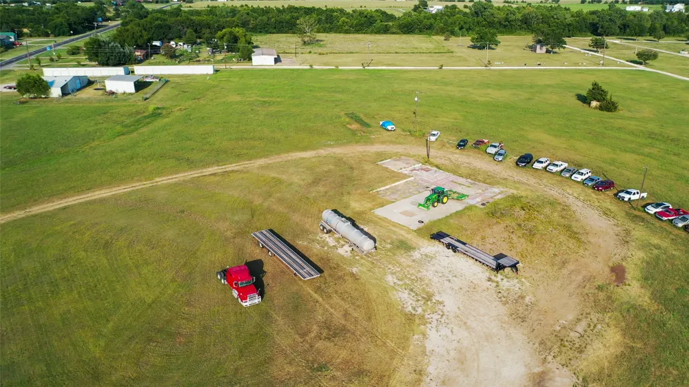 271 S N Side Paris, TX 75462