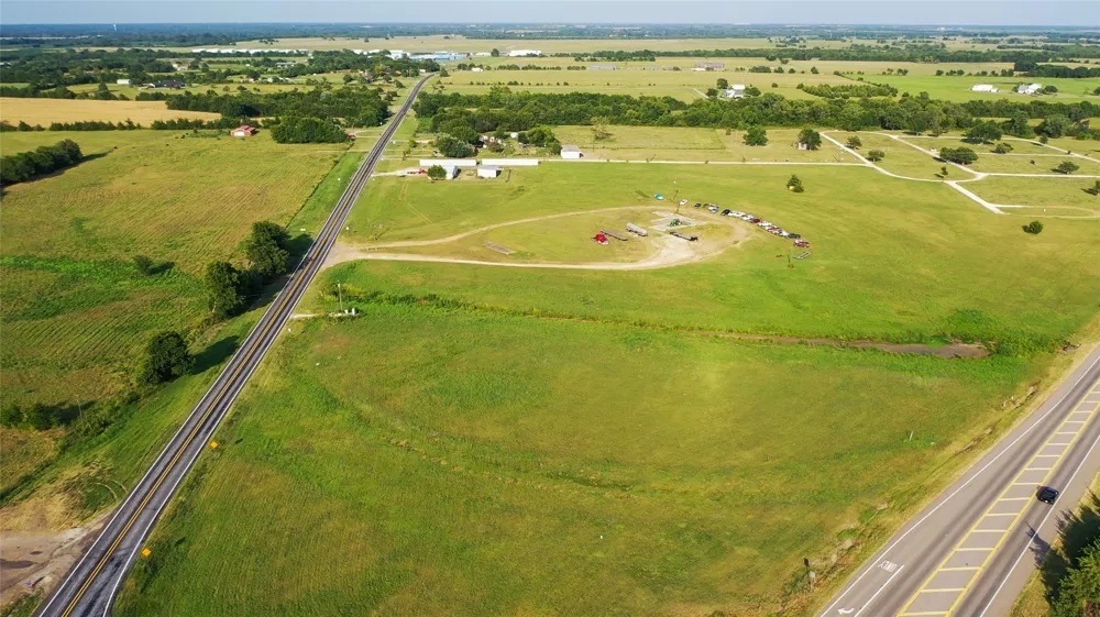 271 S N Side Paris, TX 75462