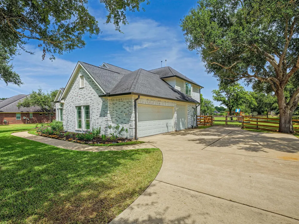 4002 Wentworth Drive Fulshear, TX 77441