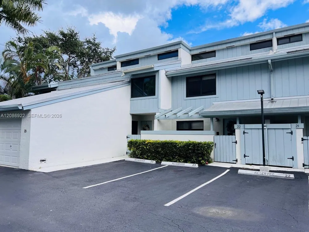 7840 SW 86th St #22 Miami, FL 33143