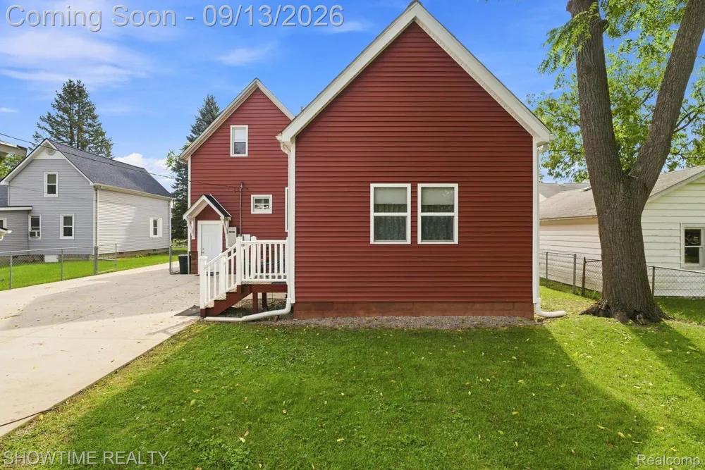 1513 Saint Clair Boulevard Algonac City, MI 48001