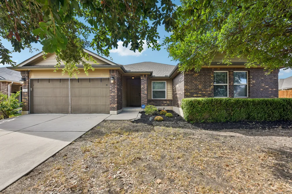 300 Hendelson Lane Hutto, TX 78634