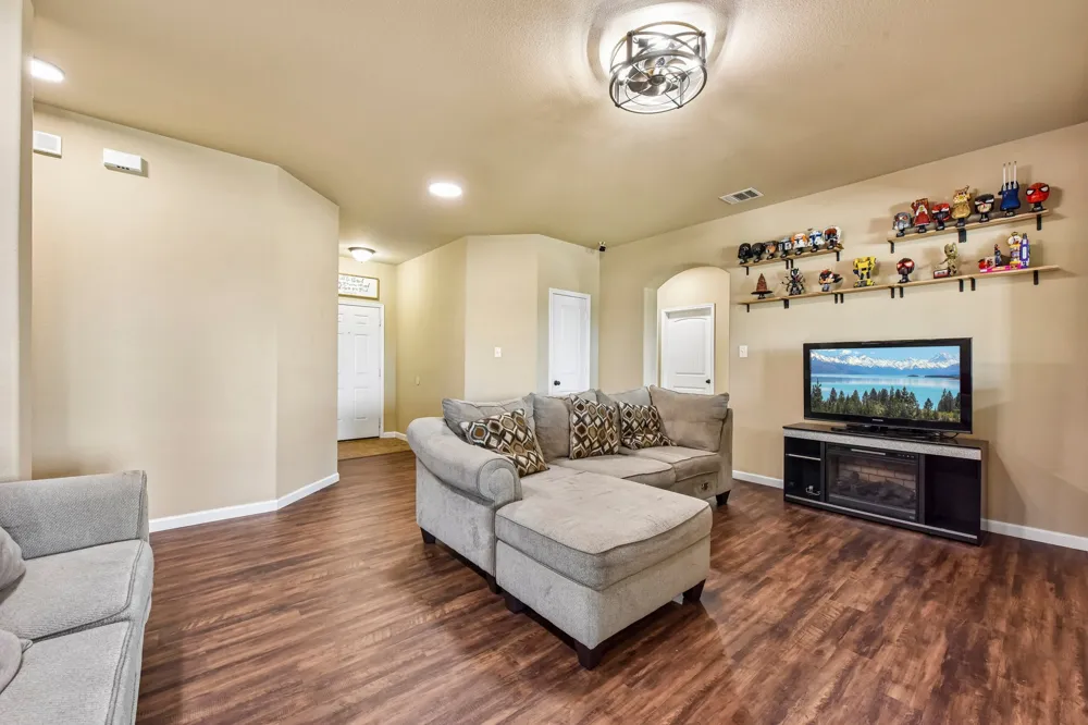 300 Hendelson Lane Hutto, TX 78634