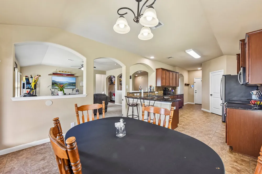 300 Hendelson Lane Hutto, TX 78634