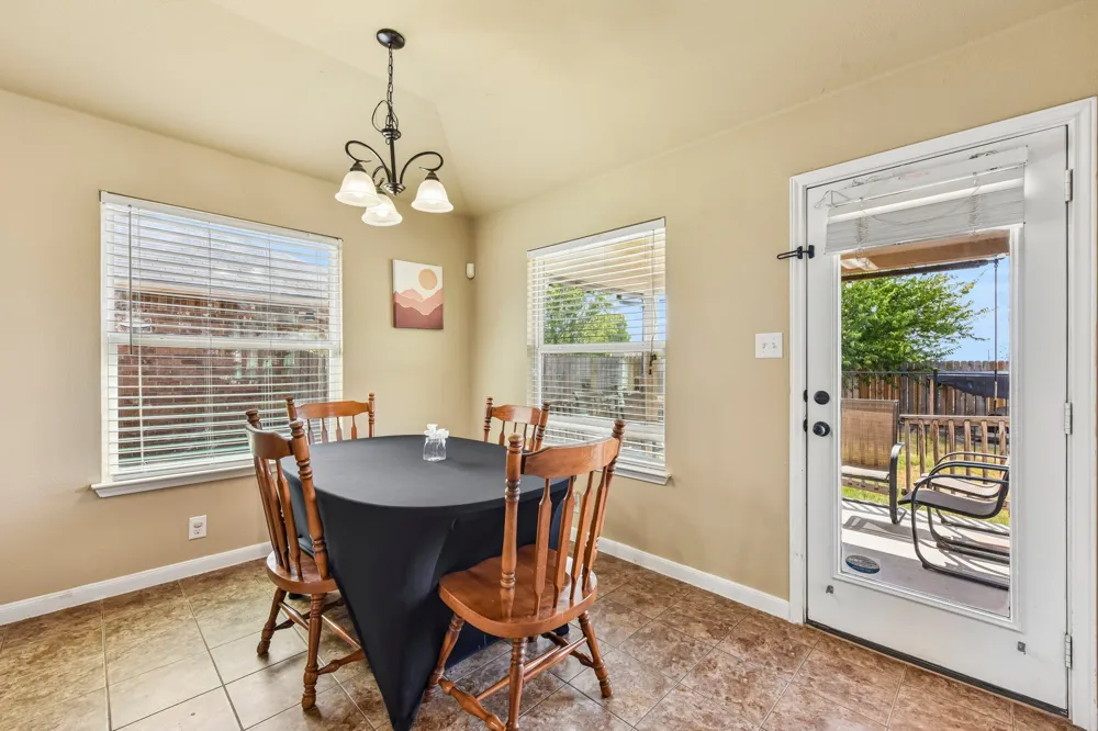 300 Hendelson Lane Hutto, TX 78634