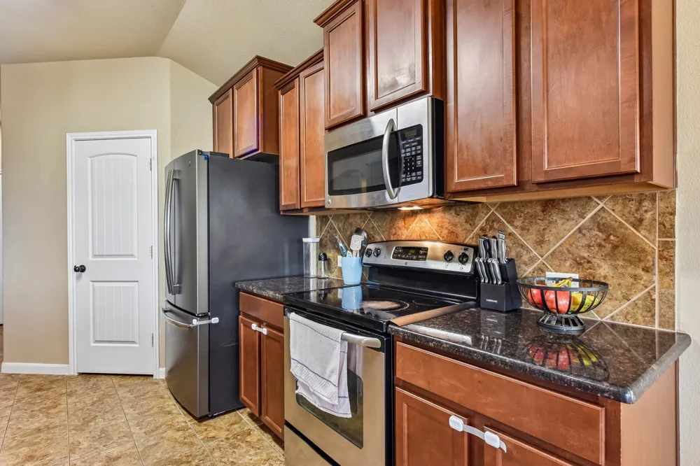 300 Hendelson Lane Hutto, TX 78634