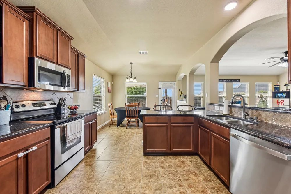 300 Hendelson Lane Hutto, TX 78634