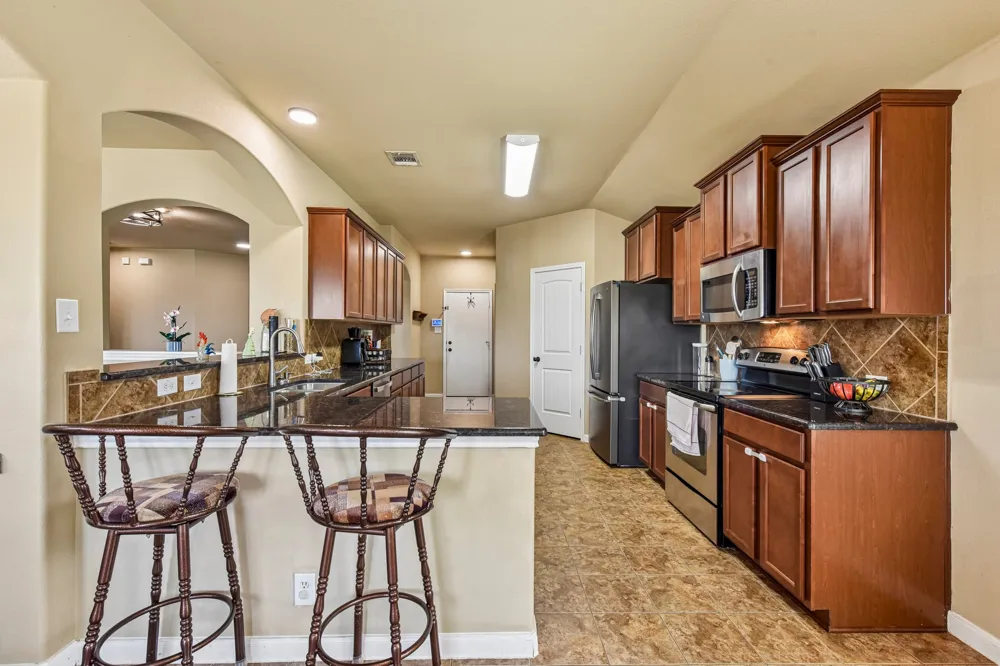 300 Hendelson Lane Hutto, TX 78634