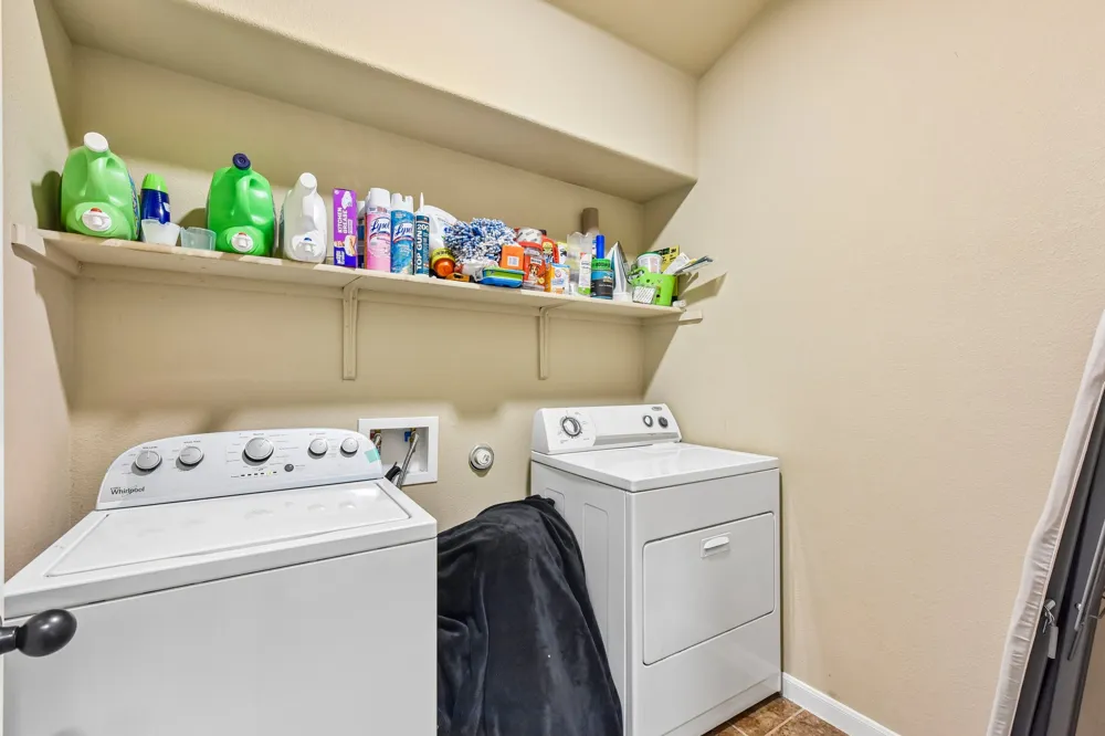 300 Hendelson Lane Hutto, TX 78634