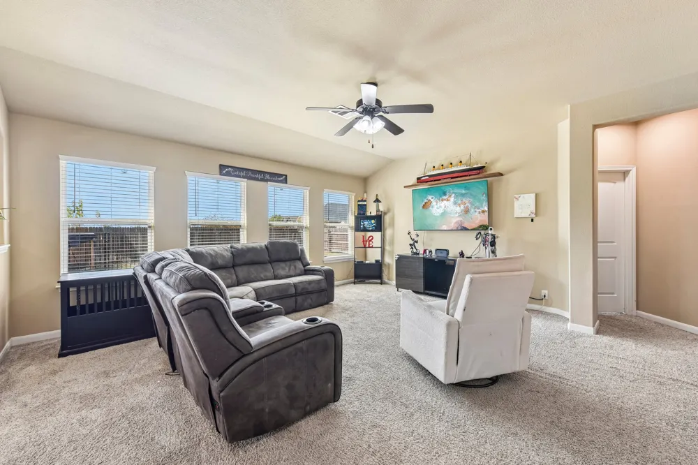 300 Hendelson Lane Hutto, TX 78634