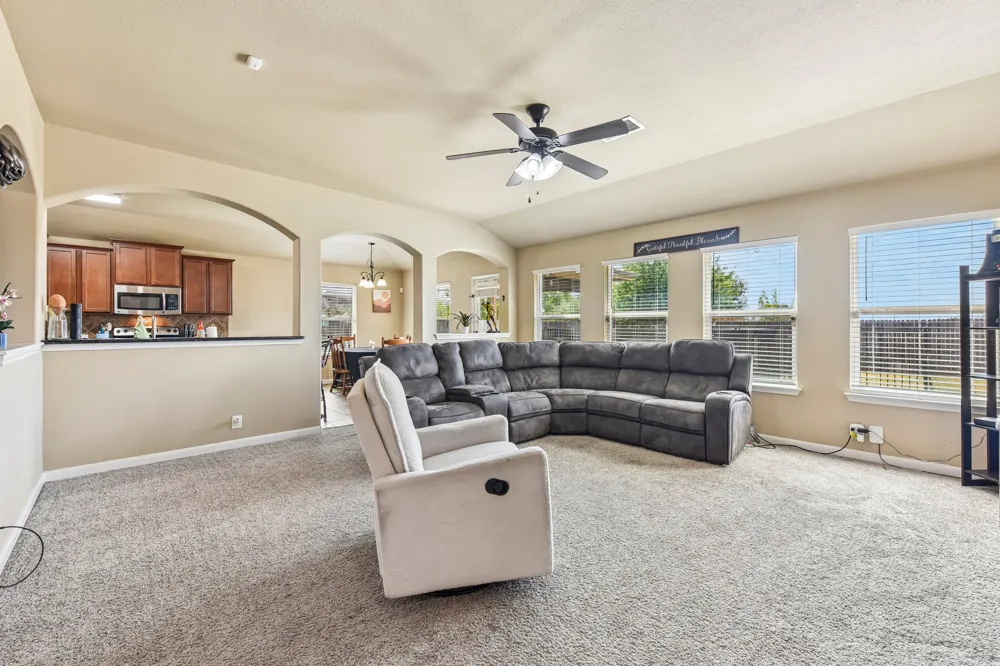 300 Hendelson Lane Hutto, TX 78634