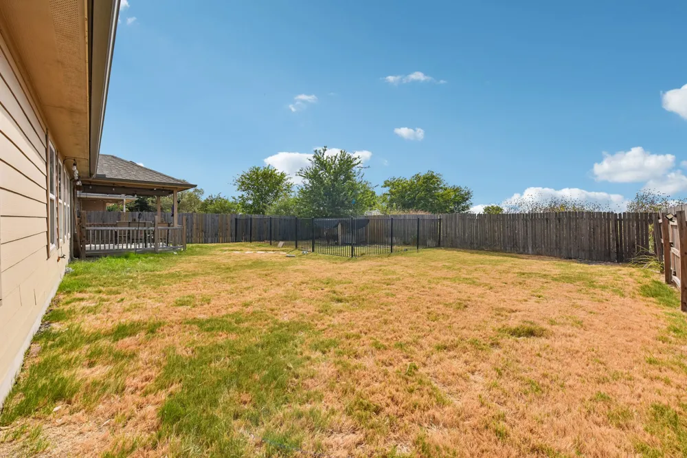 300 Hendelson Lane Hutto, TX 78634
