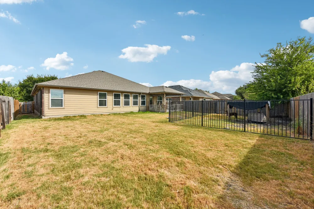 300 Hendelson Lane Hutto, TX 78634