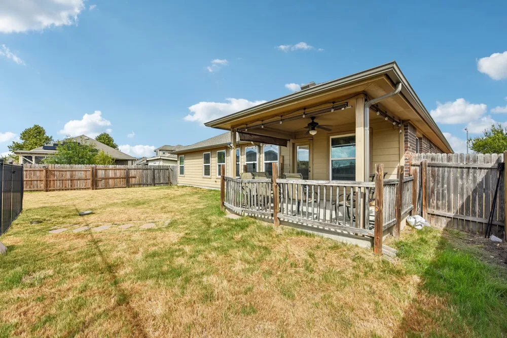 300 Hendelson Lane Hutto, TX 78634