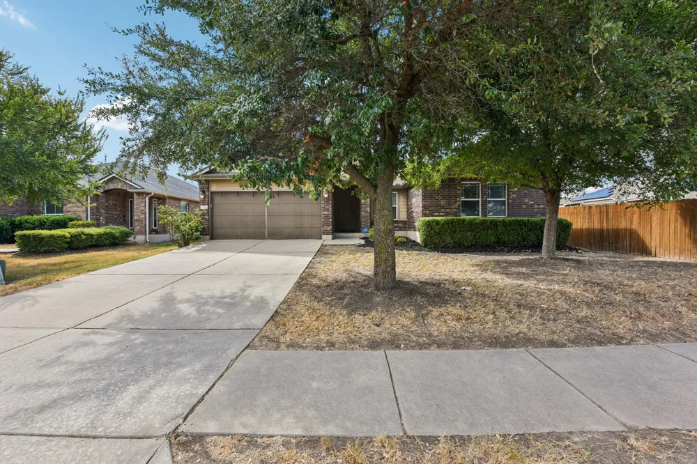 300 Hendelson Lane Hutto, TX 78634