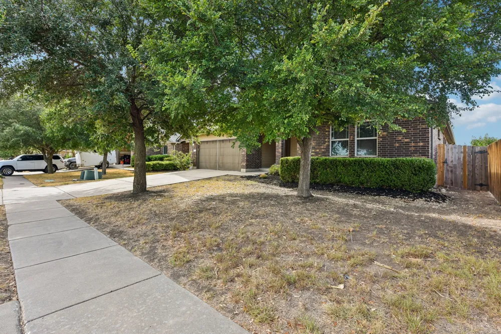 300 Hendelson Lane Hutto, TX 78634