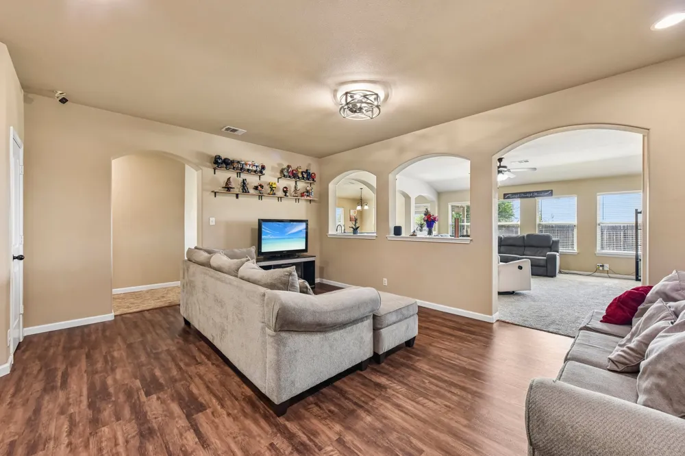 300 Hendelson Lane Hutto, TX 78634