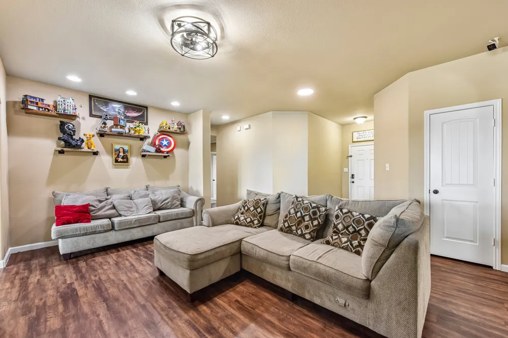 300 Hendelson Lane Hutto, TX 78634
