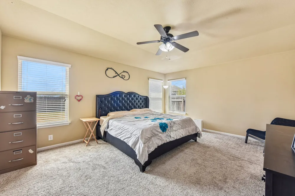 300 Hendelson Lane Hutto, TX 78634