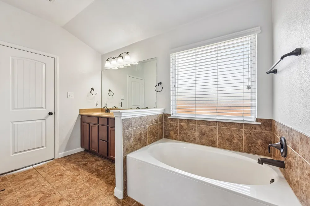 300 Hendelson Lane Hutto, TX 78634