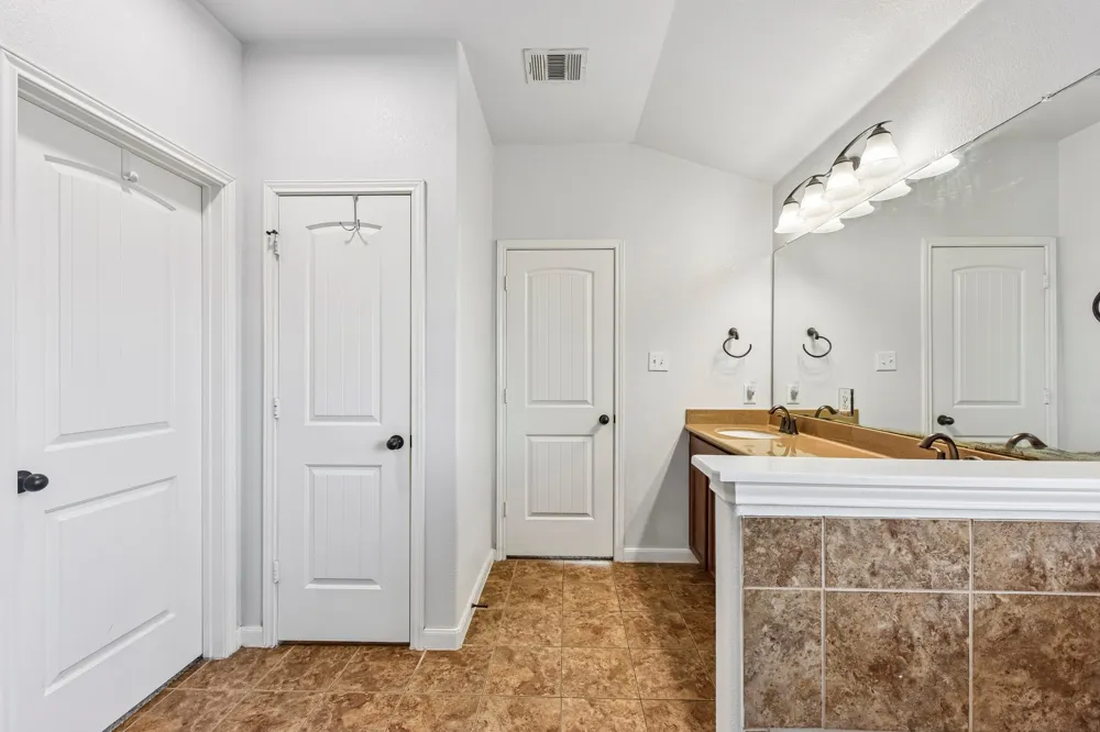 300 Hendelson Lane Hutto, TX 78634