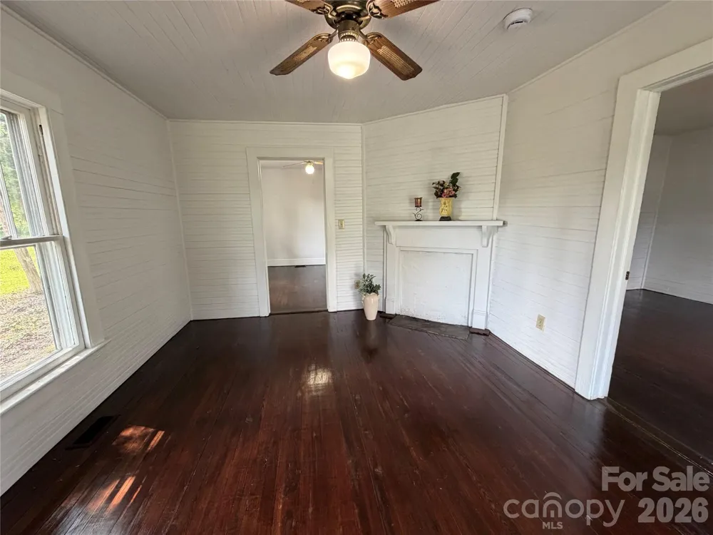 142 26th Street SW Hickory, NC 28602