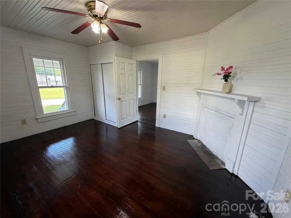 142 26th Street SW Hickory, NC 28602