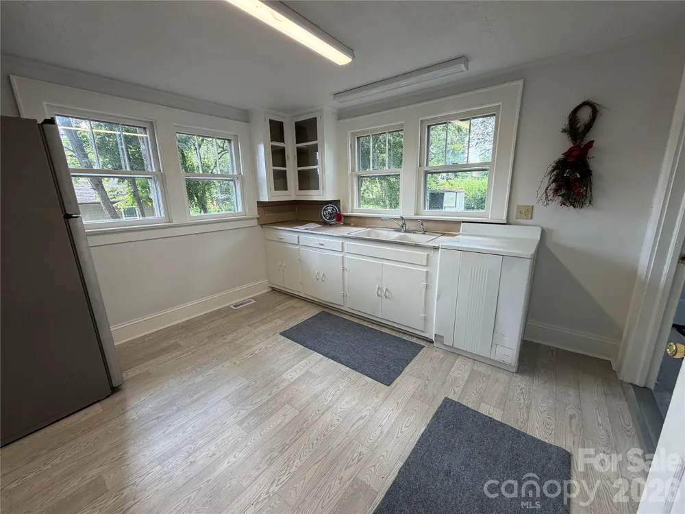 142 26th Street SW Hickory, NC 28602