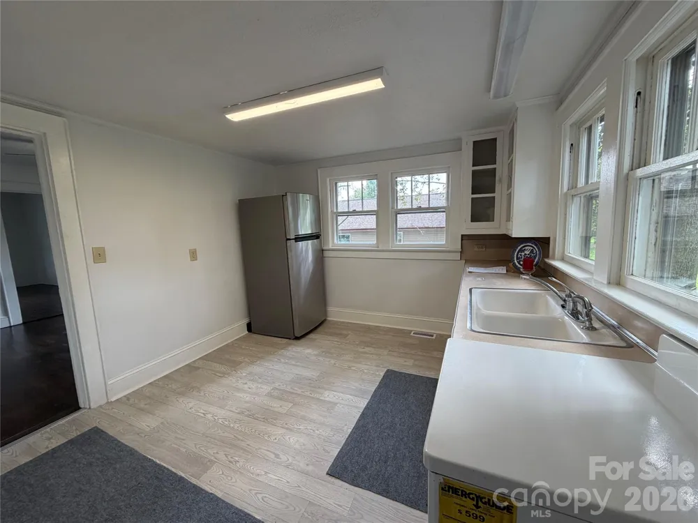 142 26th Street SW Hickory, NC 28602