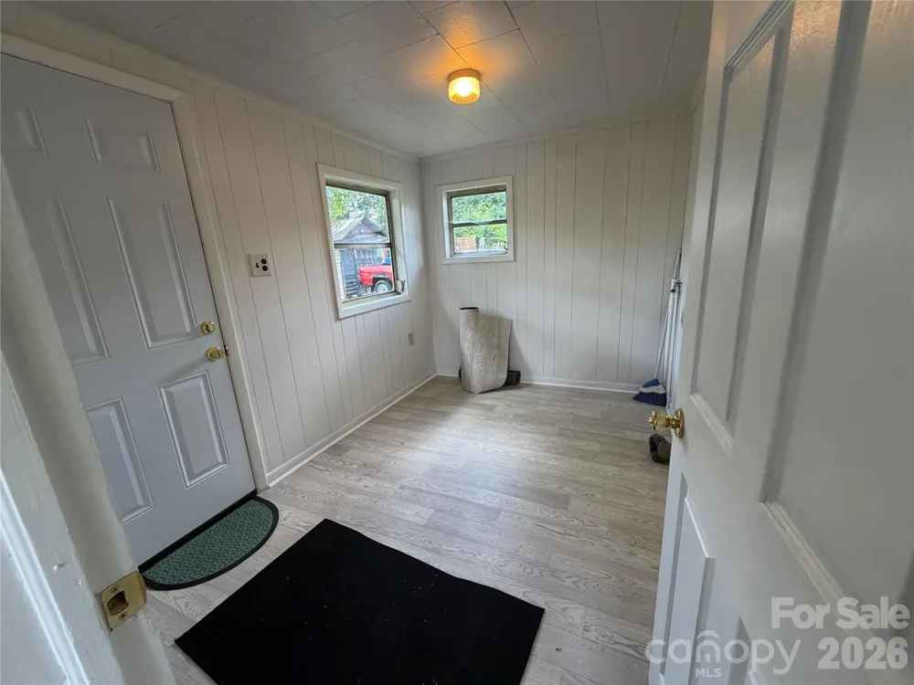 142 26th Street SW Hickory, NC 28602