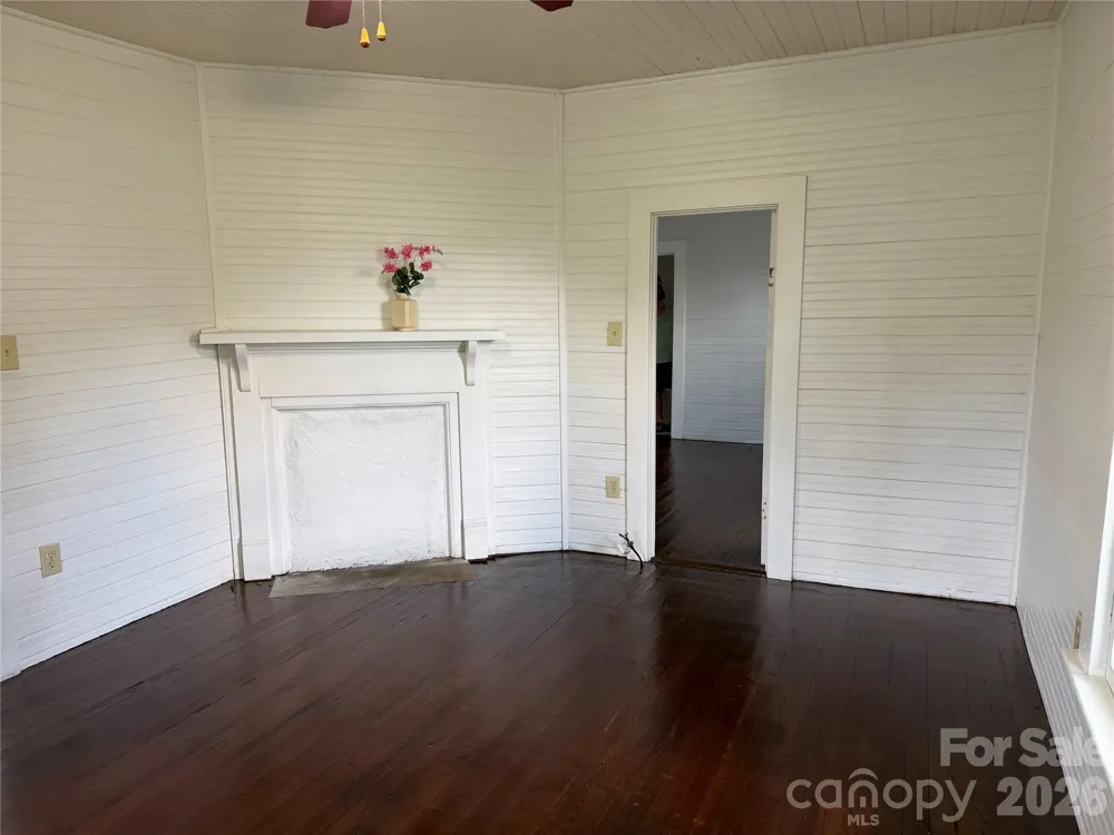 142 26th Street SW Hickory, NC 28602
