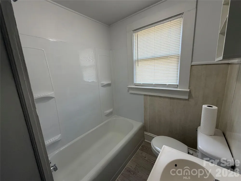 142 26th Street SW Hickory, NC 28602
