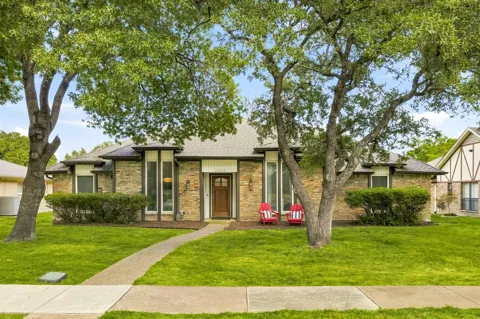 2206 Victoria Lane
