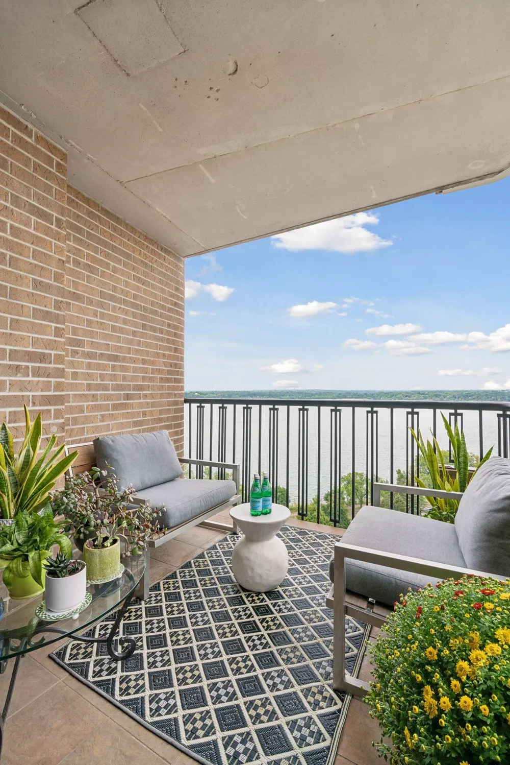 2950 Dean Parkway #1805 Minneapolis, MN 55416