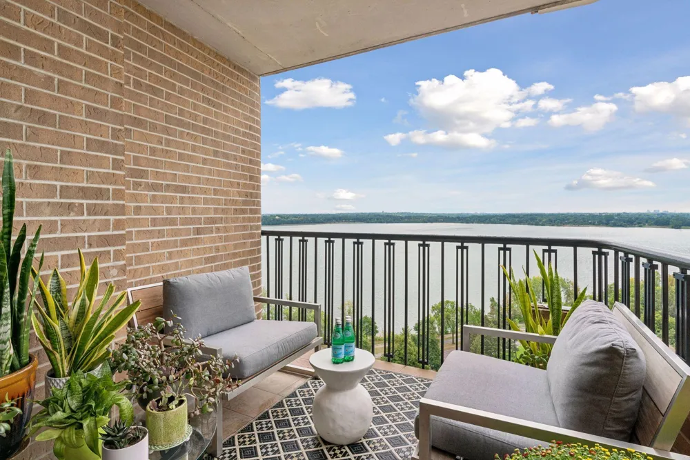 2950 Dean Parkway #1805 Minneapolis, MN 55416