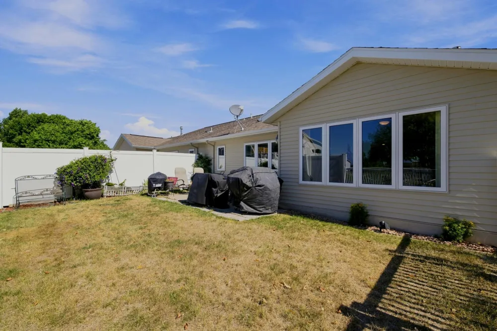 3595 Harrison Street S Fargo, ND 58104
