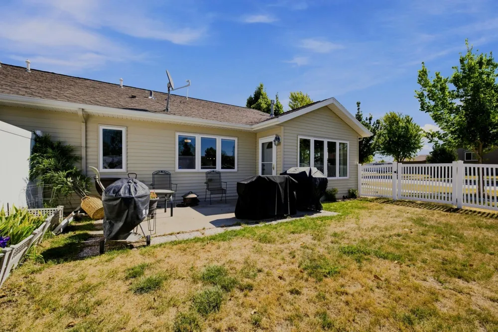 3595 Harrison Street S Fargo, ND 58104