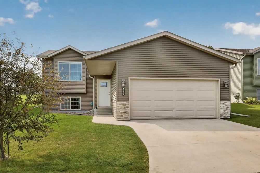 3908 Orchardview Lane NW Rochester, MN 55901