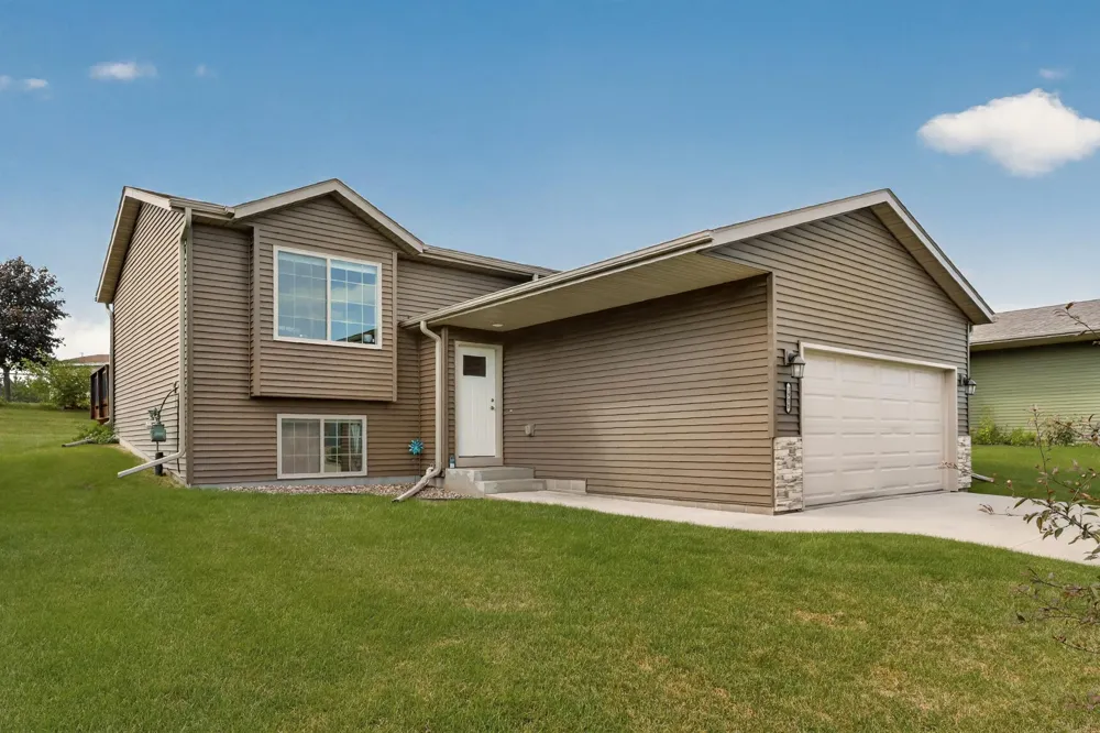 3908 Orchardview Lane NW Rochester, MN 55901