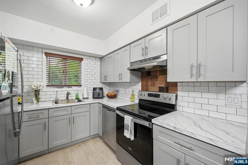 19 Northwestern Way Hopatcong, NJ 07843