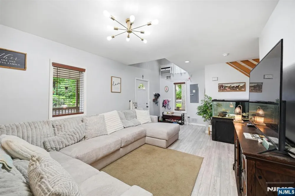 19 Northwestern Way Hopatcong, NJ 07843