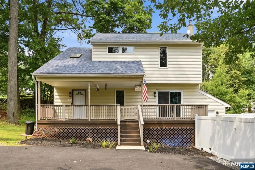 19 Northwestern Way Hopatcong, NJ 07843