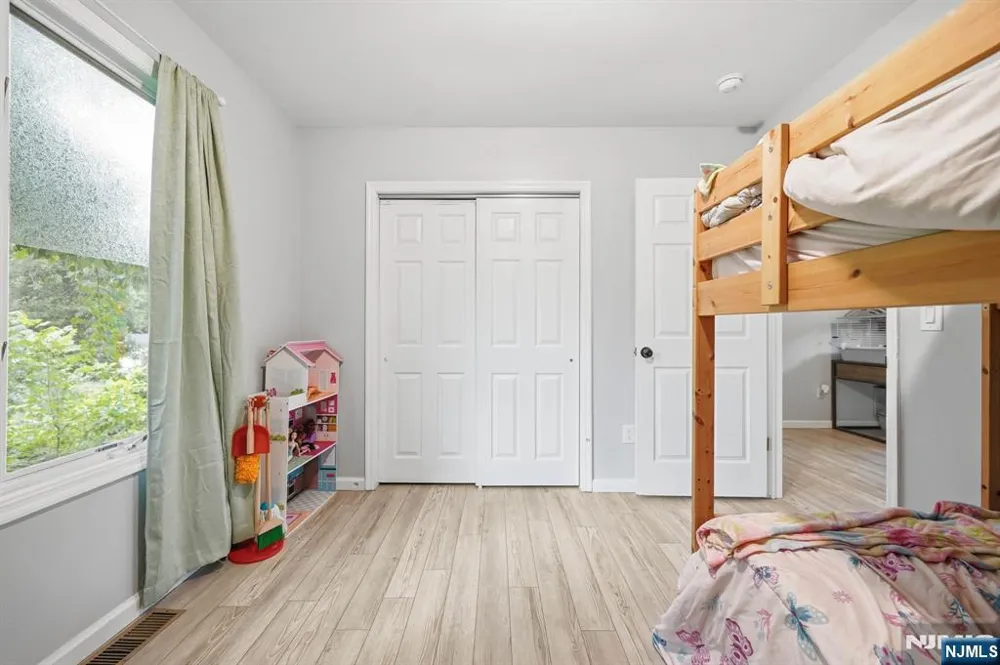 19 Northwestern Way Hopatcong, NJ 07843