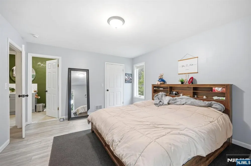 19 Northwestern Way Hopatcong, NJ 07843