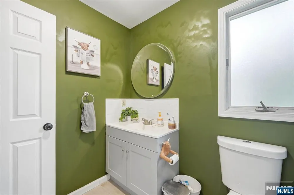 19 Northwestern Way Hopatcong, NJ 07843