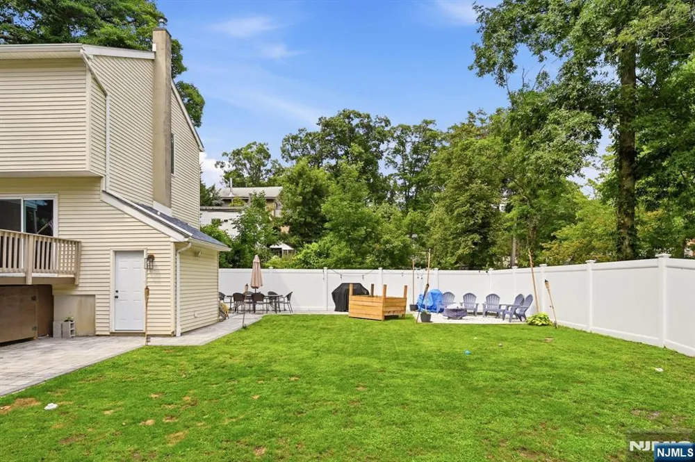 19 Northwestern Way Hopatcong, NJ 07843