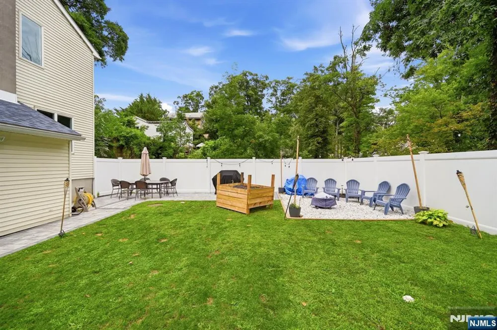 19 Northwestern Way Hopatcong, NJ 07843