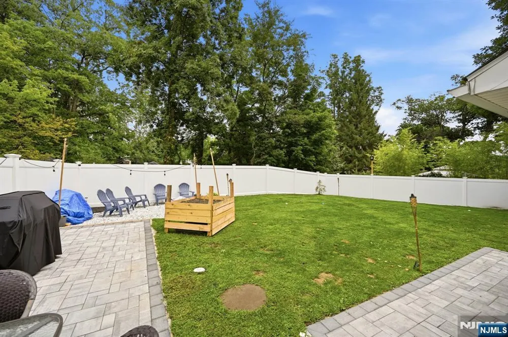 19 Northwestern Way Hopatcong, NJ 07843