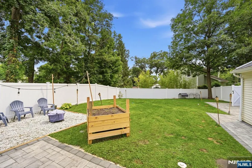 19 Northwestern Way Hopatcong, NJ 07843