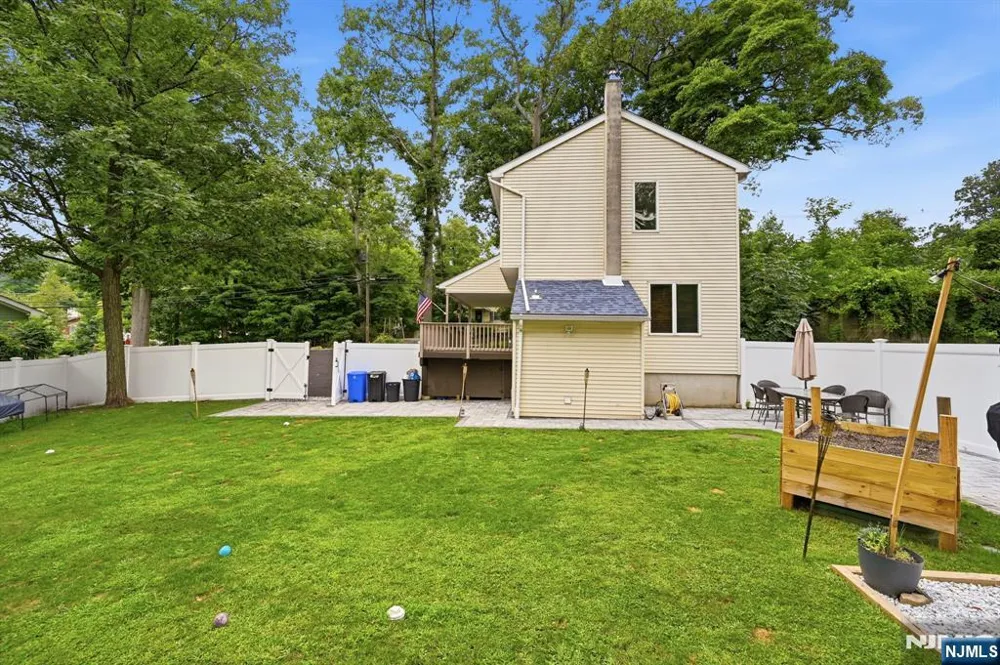 19 Northwestern Way Hopatcong, NJ 07843